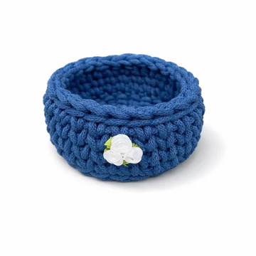 Tengerészkék horgolt kosár virág díszítéssel 5 mm-es Splendid zsinórfonalból