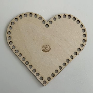 Szív alakú horgolható fa alap 5 mm zsinórfonalhoz 20x18 cm