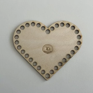 Szív alakú horgolható fa alap 5 mm zsinórfonalhoz 14x12 cm