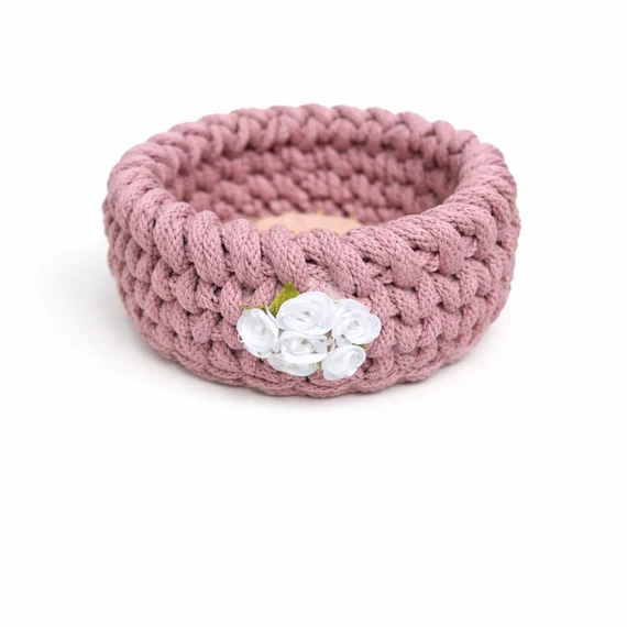 Antik rózsa színű horgolt kosár virág díszítéssel 5 mm-es Splendid zsinórfonalból