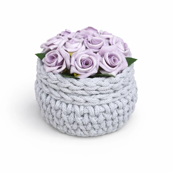 világosszürke horgolt kosár virágos fedővel 14 cm Splendid zsinórfonal ZIKODesign